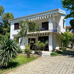https://apartment-olive-groove.primorje-gorskikotar.com